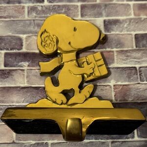 Brass Snoopy Stocking Holder Peanuts Christmas Decor Fireplace Freestanding 6"